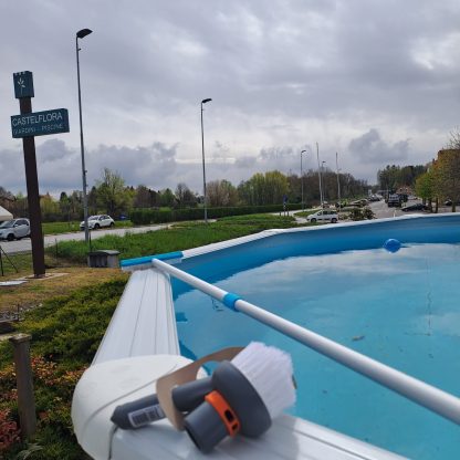 SPAZZOLA ANGOLARE PER PISCINA - immagine 2